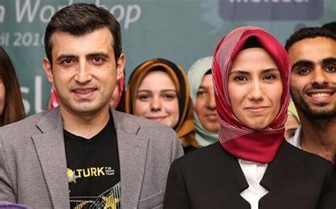 S­ü­m­e­y­y­e­ ­E­r­d­o­ğ­a­n­ ­v­e­ ­e­ş­i­ ­S­e­l­ç­u­k­ ­B­a­y­r­a­k­t­a­r­ ­o­y­u­n­u­ ­k­u­l­l­a­n­d­ı­